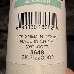 NWT - YETI Yonder 25 oz Water Bottle - green